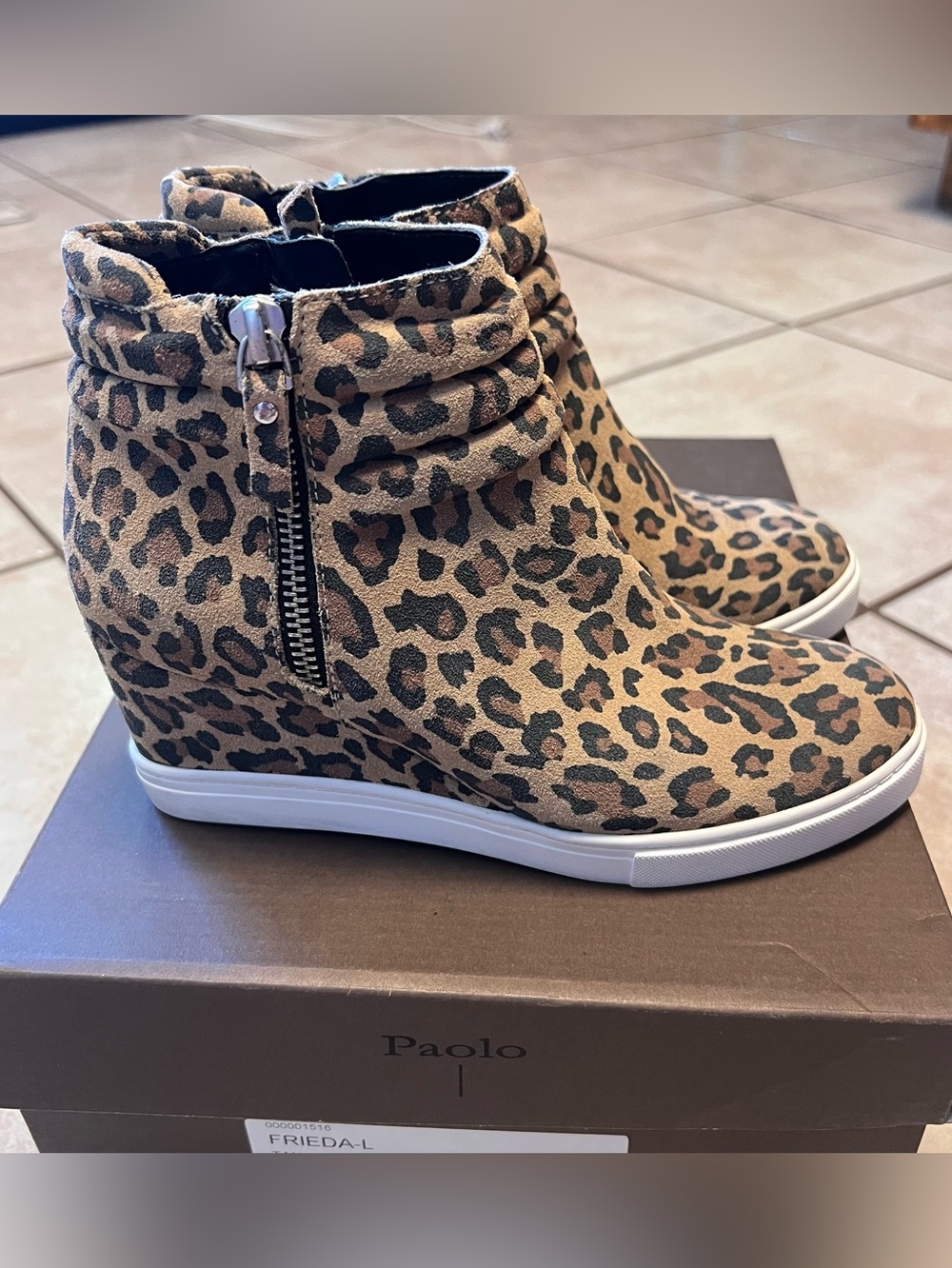 Paolo Frieda Leopard Print Hidden Wedge Ankle Booties Tan/Black Worn Once Sz 5